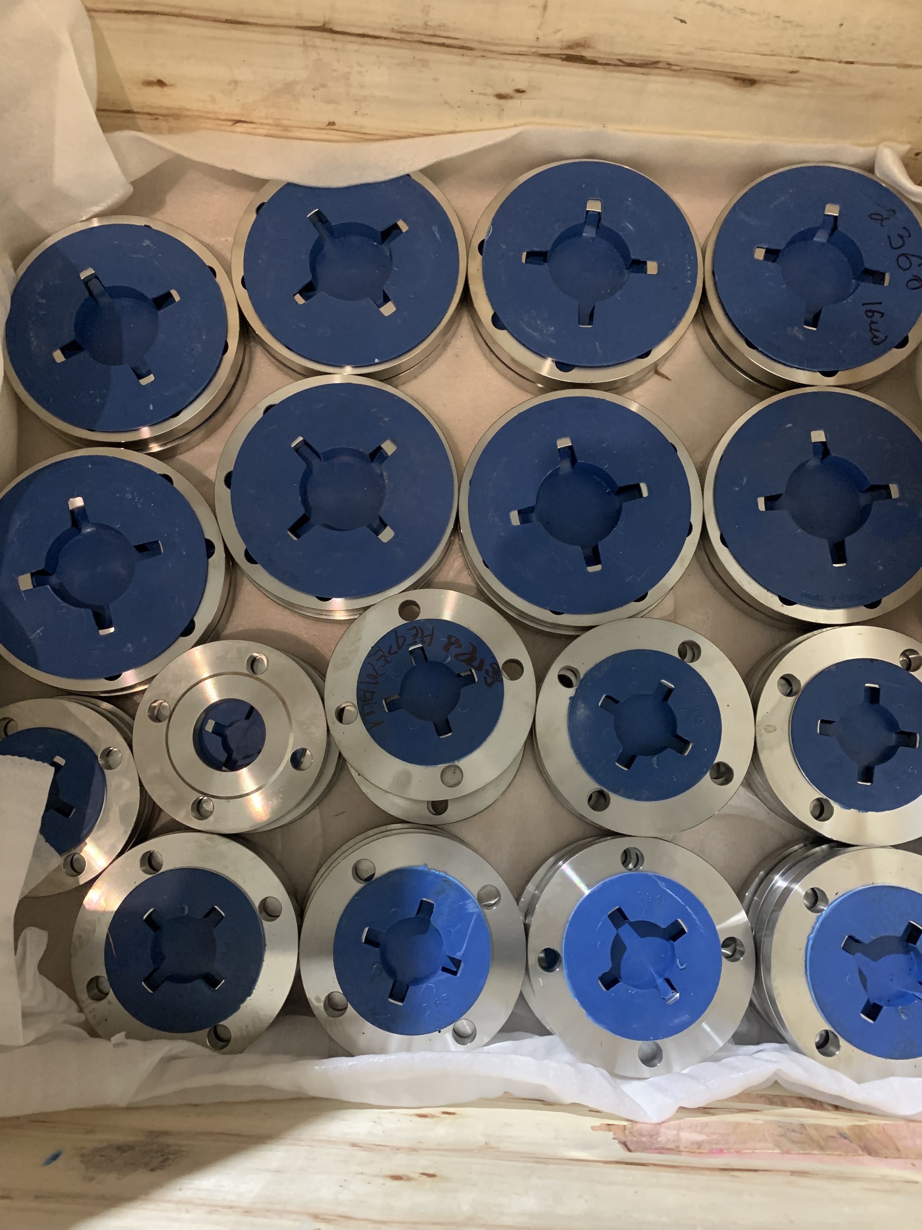 Большая партия шаровых кранов разных диаметров выполнена ООО  НПО Спецнефтемаш 